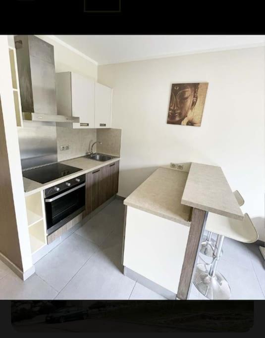 Appartement Climatisee Dans A 5 Minutes Des Plages A Pied